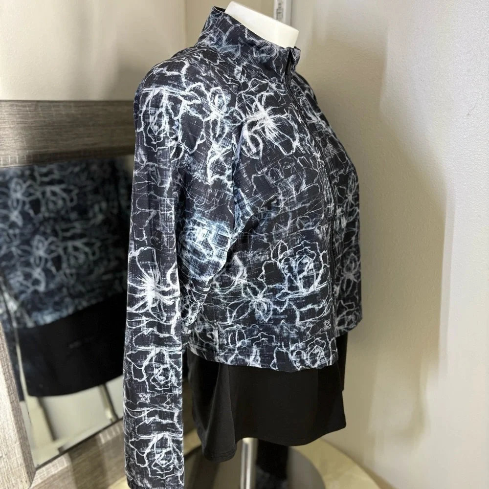 Spyder Black and White Running Jacket with layered Athletic Silhouette